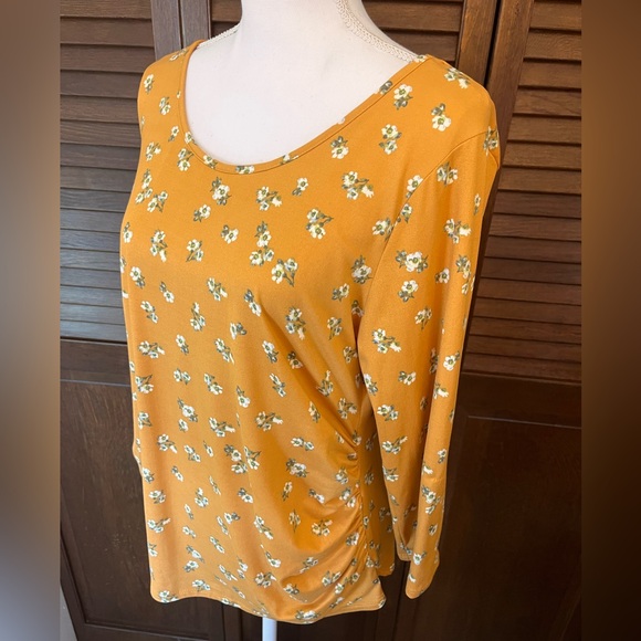 🩷3/$15 Mustard Yellow White Flowers Scoop Neck 3/4 Sleeves size L - Picture 1 of 7